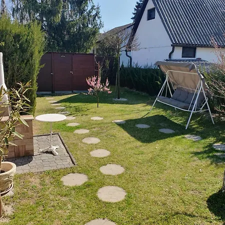 Leander Nyaralo Holiday home